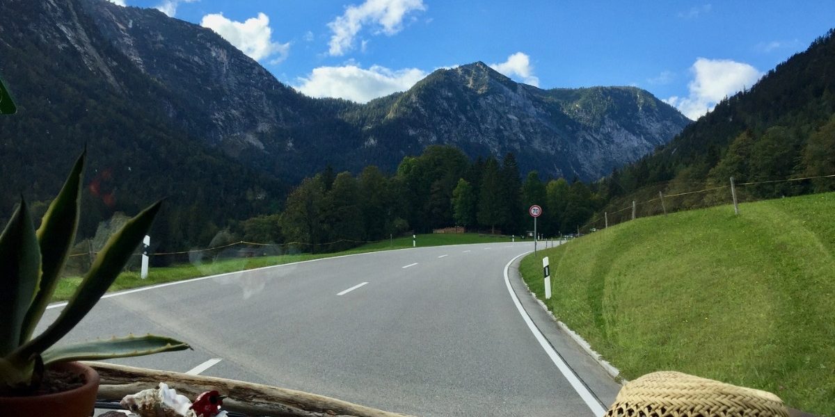 Deutsche Alpenstrasse Schönste Strassen Europas Patascha Bayern Ferienstrasse Rossfeld Panoramastrasse Hinterriss-Eng Ahornboden Deutschland Österreich Jochpass Zugspitze Tatzelwurm Wasserfall Allgäu Bodensee Königssee Freiheitsmobile