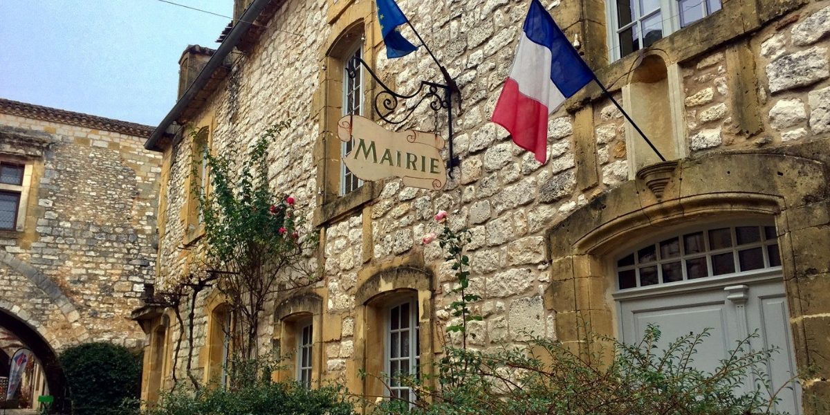 Patascha Campervan Wohnmobil Stellplatz park4night Les plus beaux villages de France die schönsten Dörfer Frankreichs Frankreich Roadtrip Spanien vanlife freiheitsmobile Reiseblogger Luxemburg