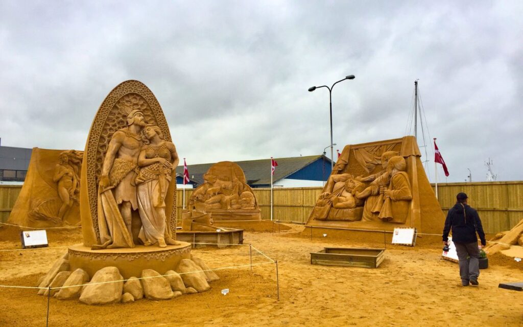 Spektakuläre Sandkunstwerke beim Sandskulpturen-Festival im Fischerort Hundested Seeland