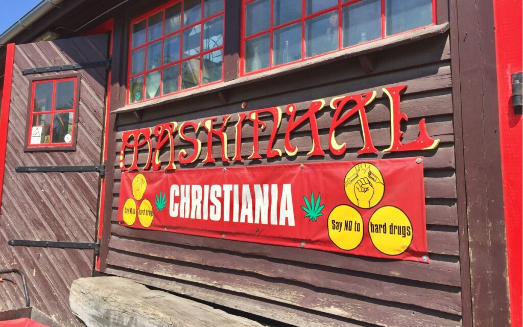 Alternativer Lebensstil und bunte Gebäude im autonomen Viertel Christiania