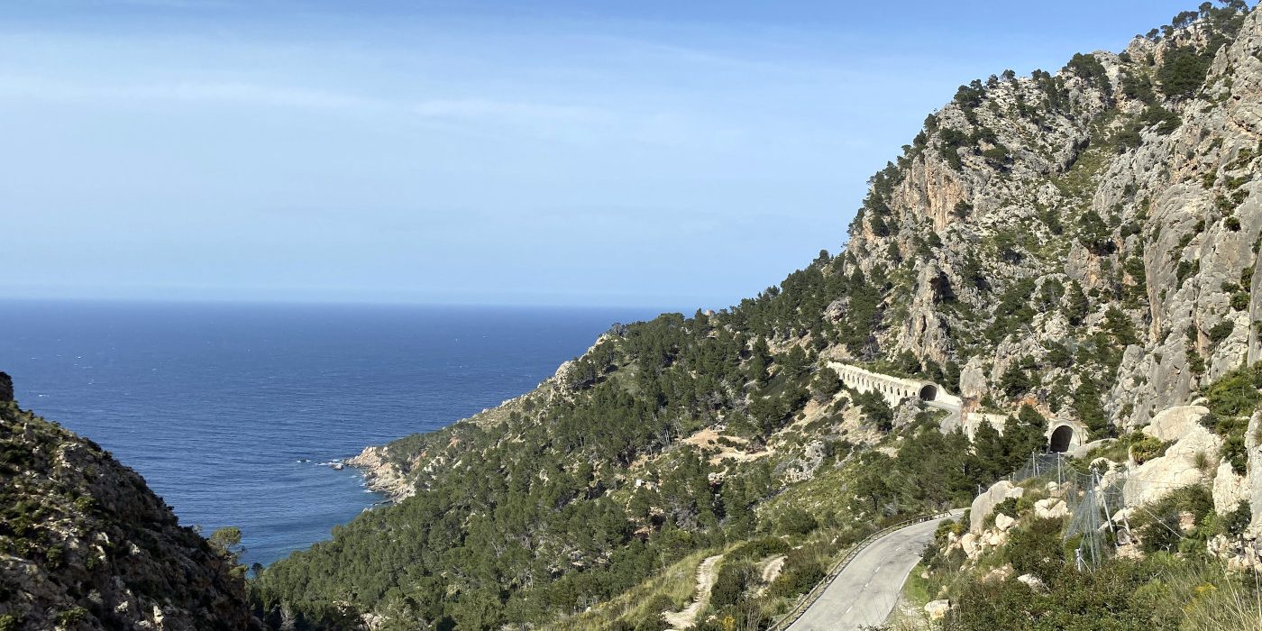 Die schönsten Strassen Mallorcas befinden sich drfinitiv im Tramuntana Gebirge. Wir haben 3 davon für dich ausfindig gemacht...