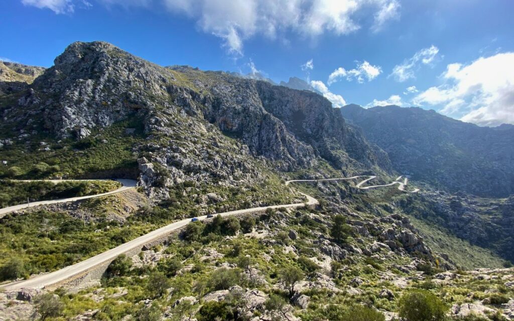 Auf deinem Roadtrip ist die Sa Calobra Mallorca (Ma-2141), die Schlangenstrasse, die spektakulärste Straße von Mallorca im Serra de Tramuntana