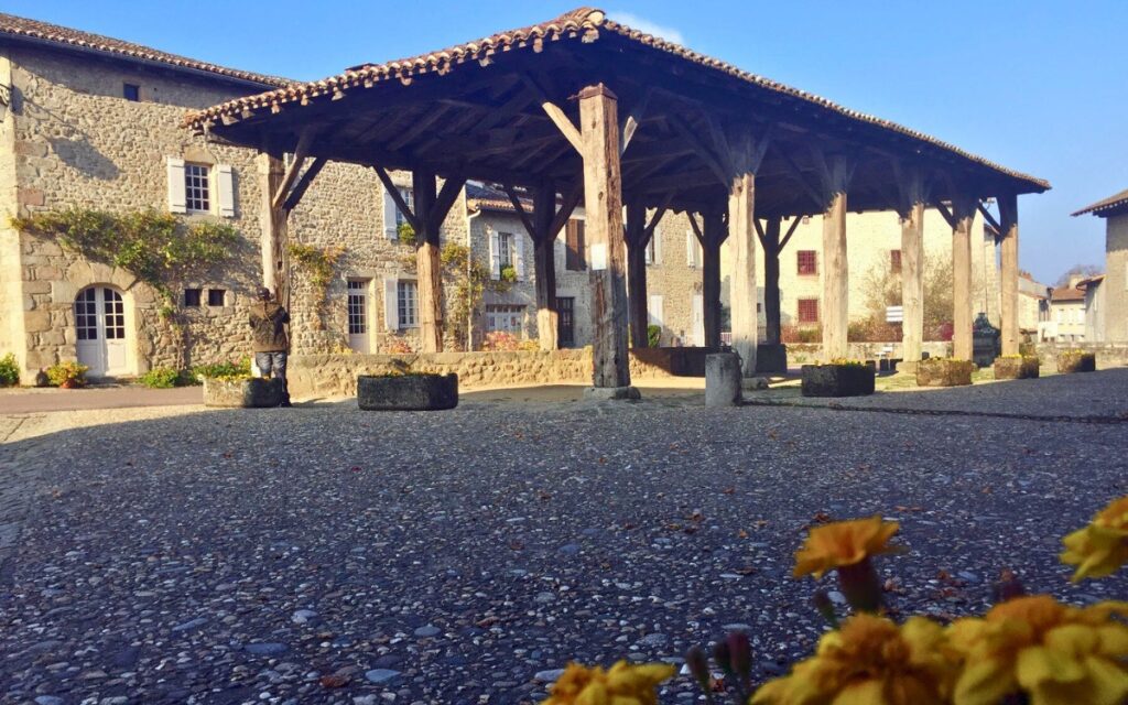 Geheimtipps Zentralfrankreich Mittelalterliche Markthalle von Mortemart