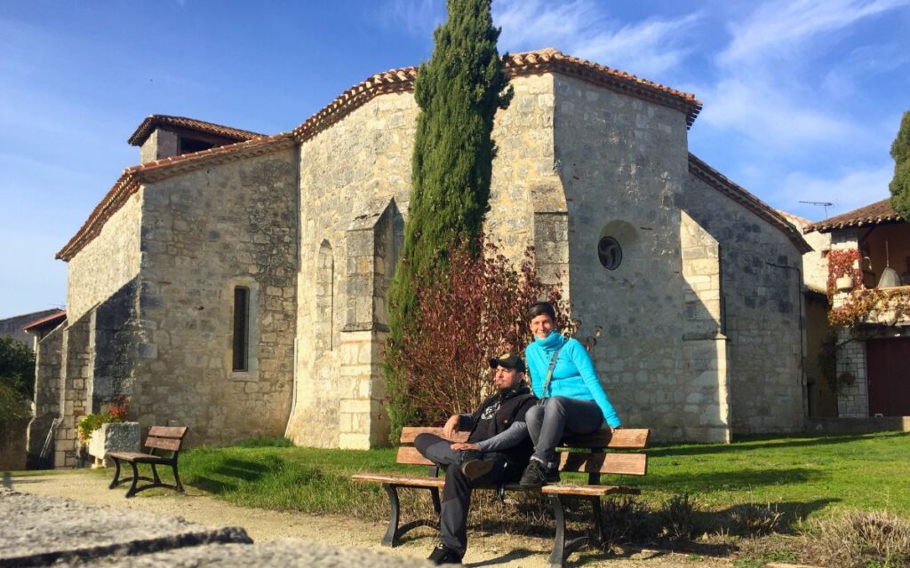 Mittelalterliche Kirche in Pujols le Haut Frankreich