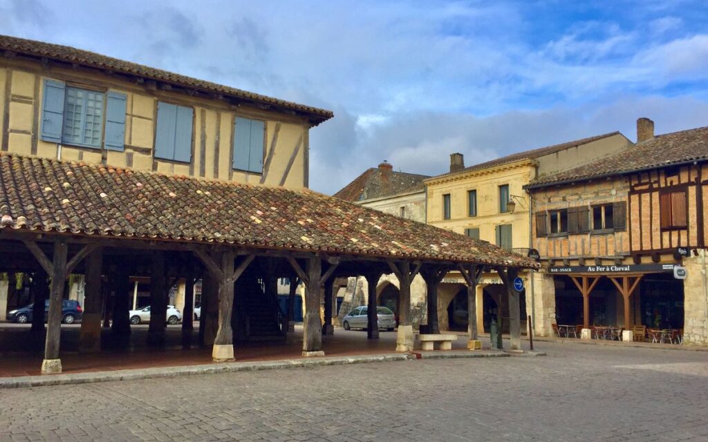Mittelalterliche Markthalle Villereal Frankreich