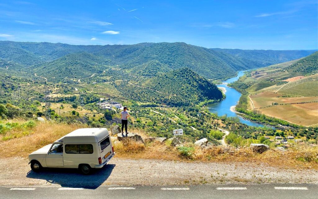 Authentischer Roadtrip mit dem Renault R4 von Luxemburg nach Lissabon – Lifestyle Design pur